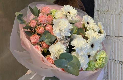 Цветы от 4,50р, авторские букеты, композиции от 88р от "Flovery"
